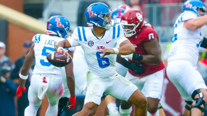 College football bowl projections: Playoff field has one lock