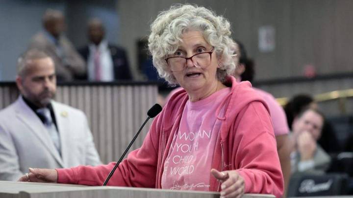 How 2 Florida community groups help heal fractured families