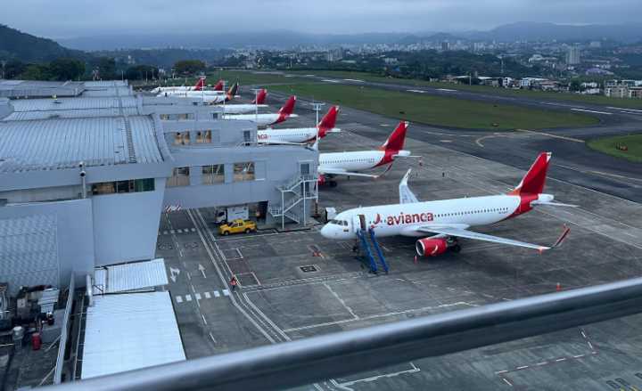 Controladores denuncian problemas en radares y frecuencias aéreas