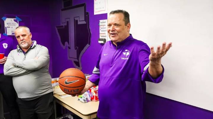 Former Kentucky coach placed on leave by Tarleton State in Texas