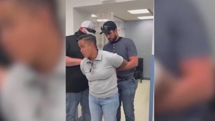Video shows Chicago alderwoman handcuffed after questioning ICE agents at hospital