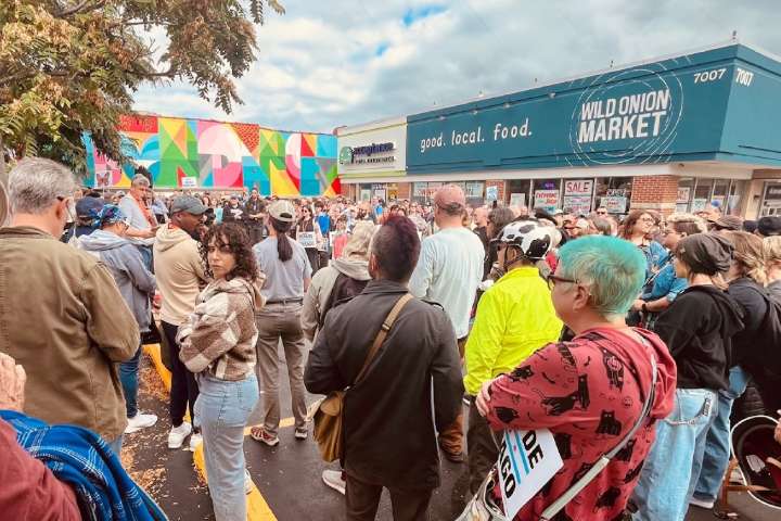 400 Rogers Park Neighbors Rally After ICE Arrests 4, Including Tamale Vendor