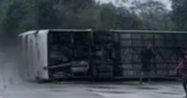 Volcó un colectivo con hinchas de Flamengo: hay 16 heridos