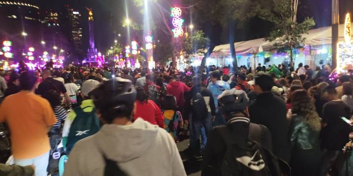 “Atascado”: critican en redes el Paseo Nocturno por Día de Muertos en CDMX debido a gran afluencia