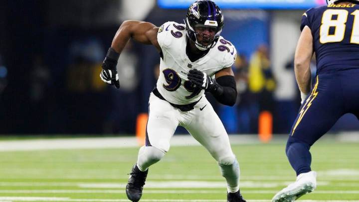 Ravens trade EDGE Odafe Oweh to Chargers for safety Alohi Gilman, late