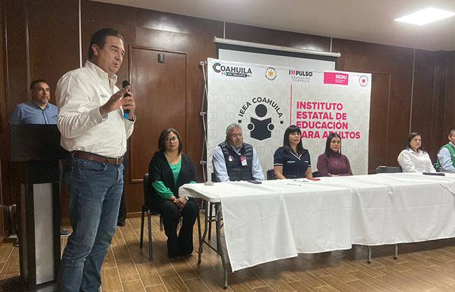 Saldrán de rezago educativo Mas de 20 mil adultos: IEA