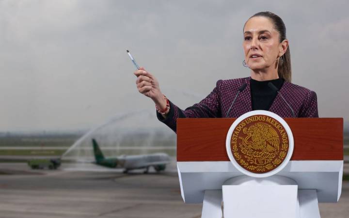 Sheinbaum confía en resolver disputa aérea con EE.UU. y rechaza cambios en operaciones de carga
