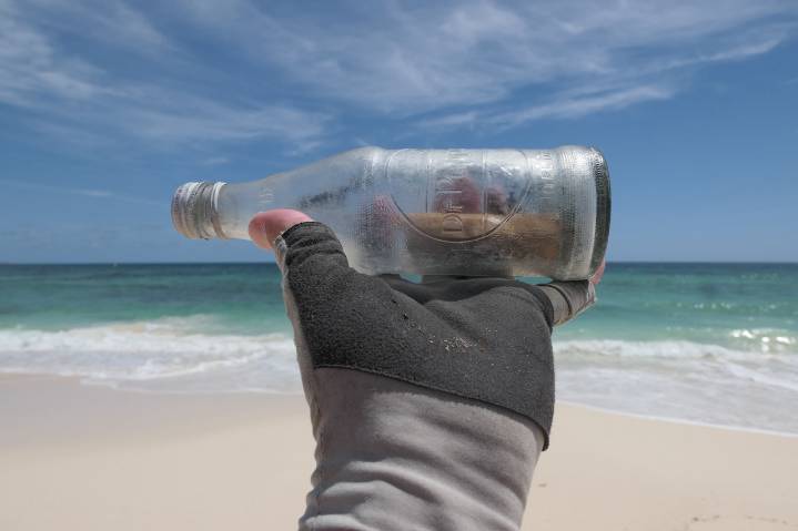 A message in a bottle from N.J was found in the Bahamas 54 years later