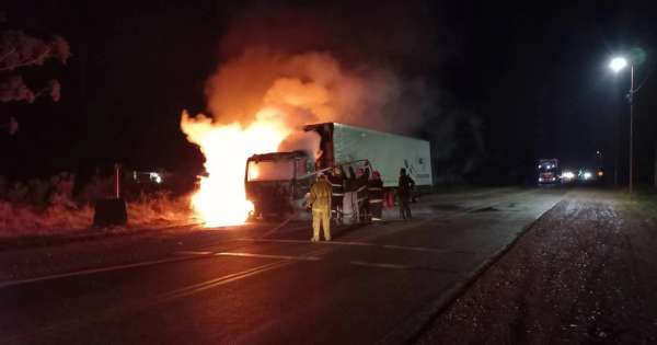 Camión cargado de bananas se incendió en plena ruta 34 en Salta