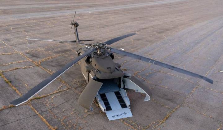 Estados Unidos adapta uno de sus helicópteros para volar sin piloto, tiene robots y drones de ataque incorporados