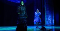 Un espejo del horror contemporáneo, una cita con la magia y otros planes culturales para vencer al algoritmo