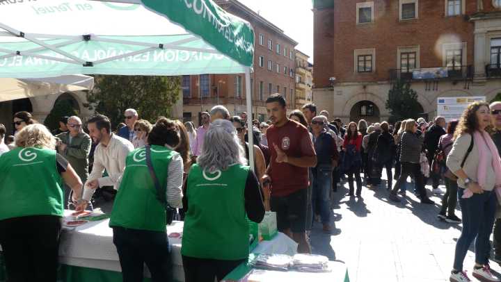 Mucho ambiente en el vermut solidario contra el cáncer  de esta mañana (Videos)