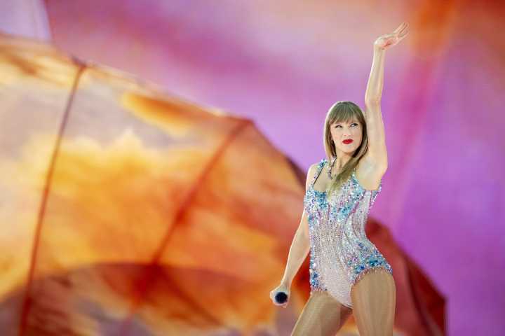 Monterey Bay Aquarium reprints vintage T-shirt worn by Taylor Swift, raises millions for sea otters