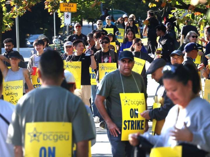 Unions to converge in downtown Vancouver in push for B.C. public service contract
