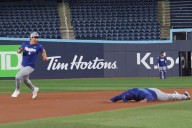 Dodgers manager face-plants before do-or-die World Series game in Toronto