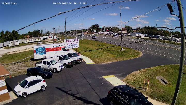Video: Pasco driver leaves scene after motorcycle crash on US