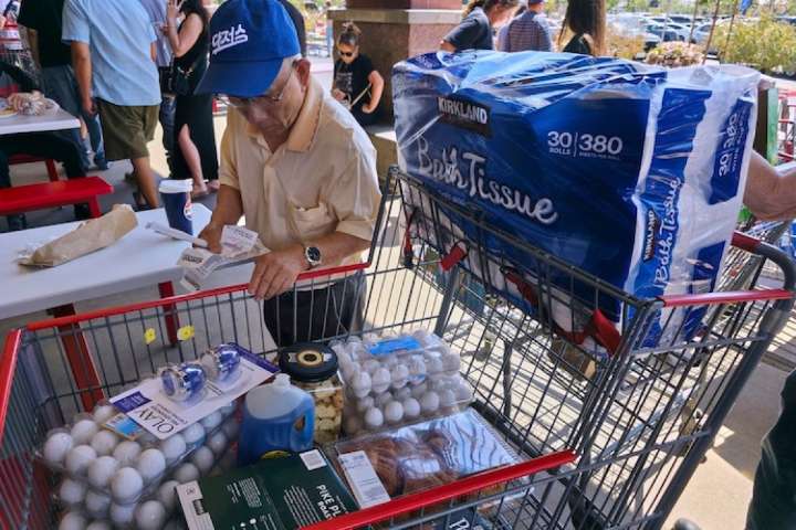 Consumer confidence falls as shutdown weighs on households