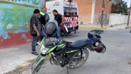 Transporte de personal deja malherido a motociclista tras quitarle derecho de paso