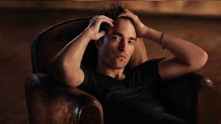 De la actuación al canto, Robert Pattinson podría lanzar su disco debut