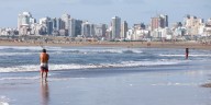 Mar del Plata: presentaron un proyecto para crear una playa pública adaptada para personas neurodivergentes