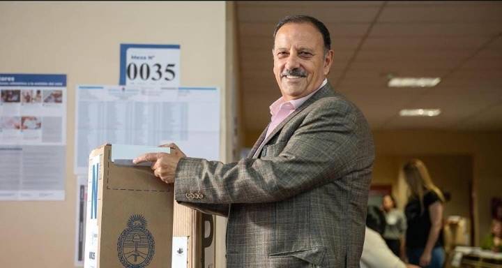 Votó Ricardo Quintela: " Prefiero pagarle a la gente antes que pagar para que hablen de mi"