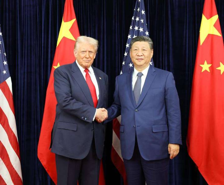 Presidentes Xi Jinping y Donald Trump se reunieron en la República de Corea