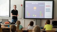 El profesorado español, entre los más satisfechos de la OCDE pero crítico con su formación