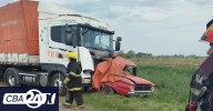 Choque entre un camión y un Ford Falcon en el interior de Córdoba: un muerto