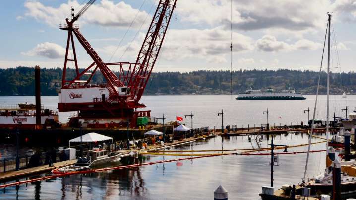 Crane placed at Bremerton Marina prepping to lift sunken WWII