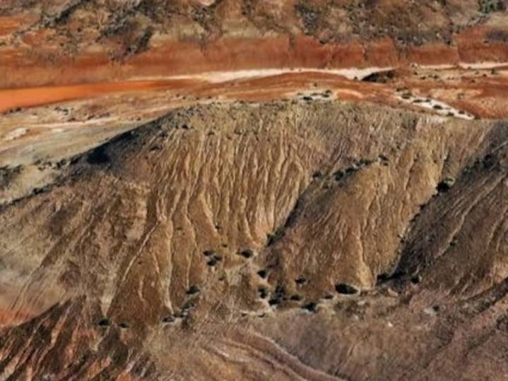 Video: cómo es el sumidero donde habrían caído los jubilados que desaparecieron en Chubut