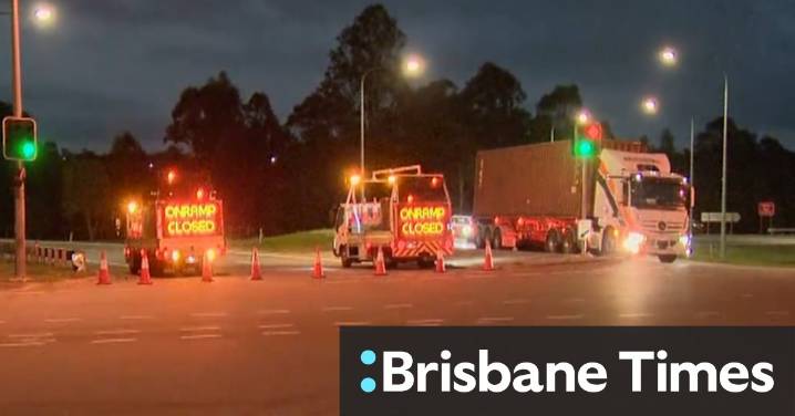 Truck crash closes major Queensland motorway