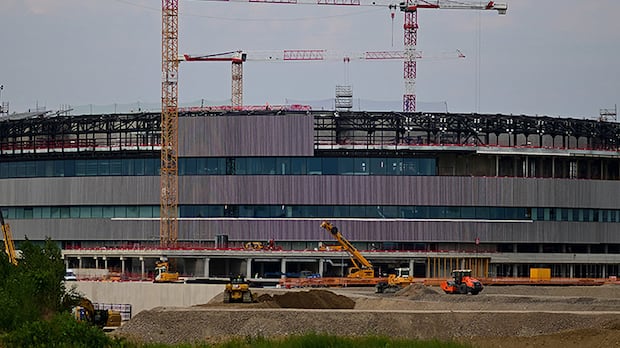 Construction delays may force NHLers to play on untested ice at Milan