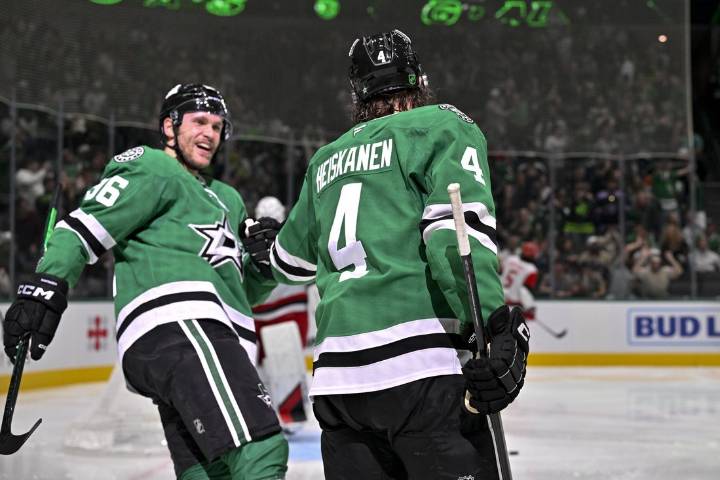 Deadspin | Miro Heiskanen's 2 goals lift Stars to home victory over Hurricanes