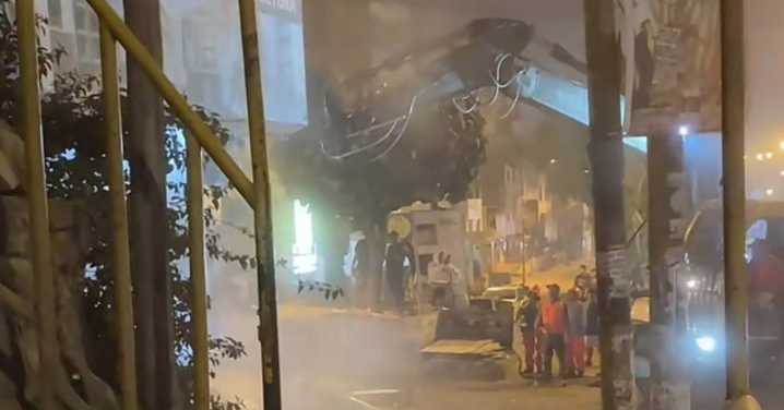 Municipalidad de Ate inicia demolición de viviendas en el Cerro Candela para ampliar la avenida Nicolás Ayllón