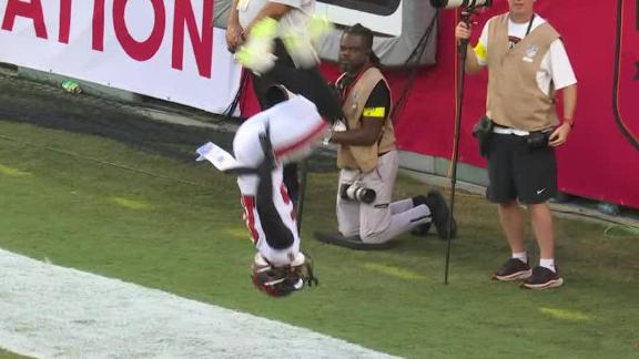 Baker Mayfield tosses 2 touchdown passes and the Buccaneers beat th...