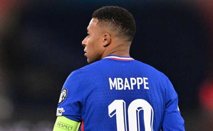 Francia golea 3-0 a Azerbaiyán con un Mbappé estelar y casi clasifica