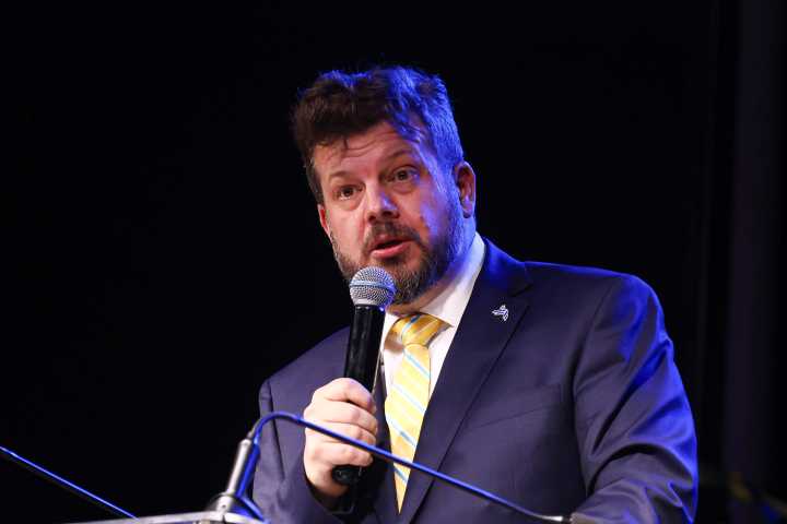 Johannes Kaiser promete cerrar la frontera con Bolivia y advierte: "Le van a tener que cambiar el nombre a la capital porque La Paz no va a ser"