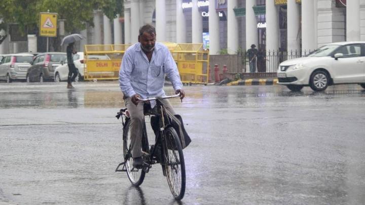 Rain pounds Delhi-NCR, orange alert issued, airport shares advisory