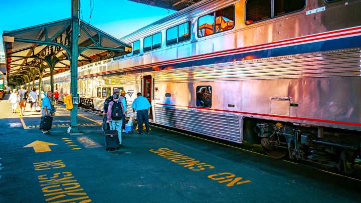 "Crumbling" Trains: Amtrak Passengers Slam Coast Starlight Ahead Of Late