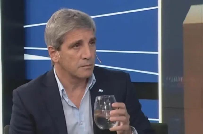 El ministro Caputo volvió a descartar un esquema de dolarización