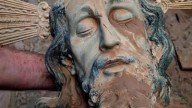 La recuperación del Cristo embarrado de Paiporta, una de las imágenes de la dana que dio la vuelta al mundo: ¿Qué fue de la talla?