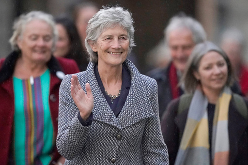 Catherine Connolly, candidata independiente de izquierda, gana elección presidencial en Irlanda