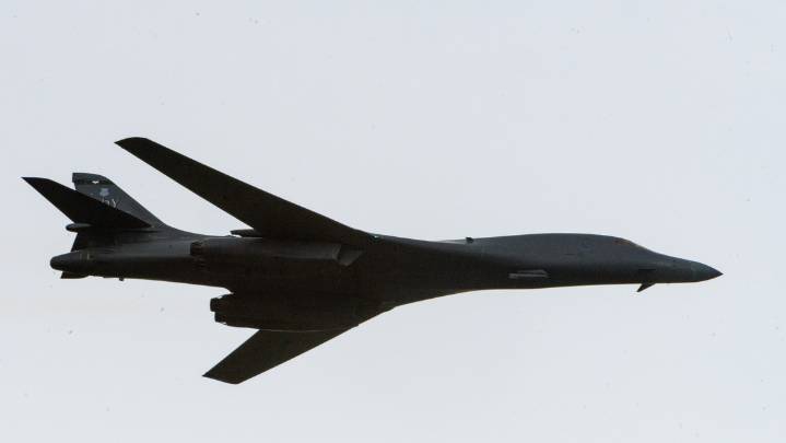 WSJ: EE.UU. envía bombarderos B-1 cerca de Venezuela
