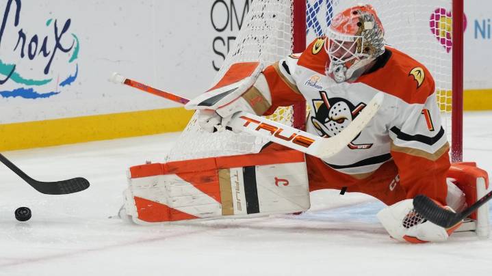 Ducks edge Panthers 3-2 in shootout as Quenneville returns to South Florida