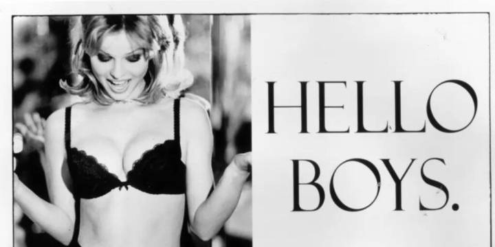 Así luce la modelo Eva Herzigová a más de 30 años de su icónico anuncio que provocó accidentes viales