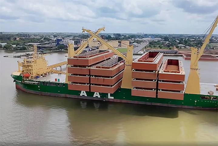 Brasil realiza una operación inédita de carga de barcazas rumbo a la Hidrovía Paraguay