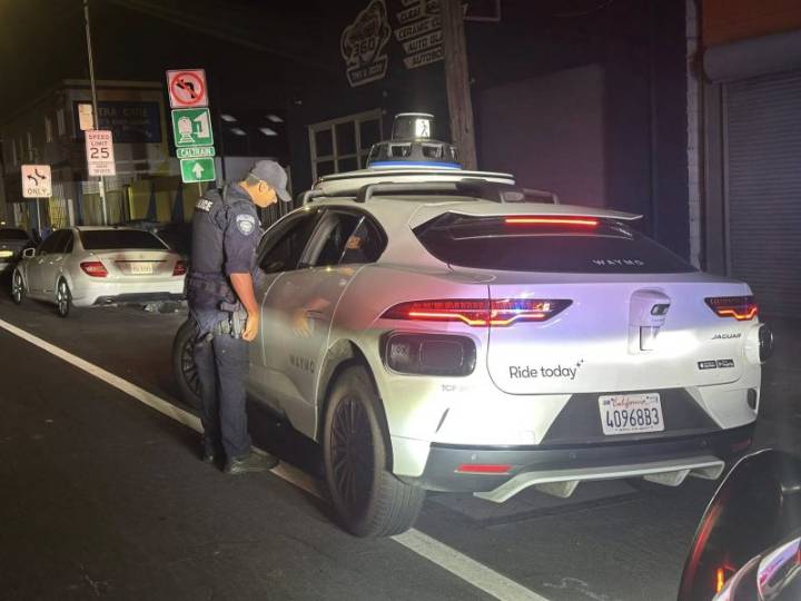 California police accuse Waymo of illegal turn but can’t issue driverless car a ticket