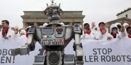 'Swarms of killer robots': Former Biden official says US military is afraid of using AI