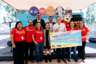 Recibe Bonilla cheque del redondeo “Cambio x Cambio” de OXXO