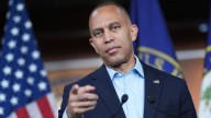 N.Y. man charged with threatening to kill Hakeem Jeffries